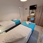 Kiki'S Seaview House * 리메나스