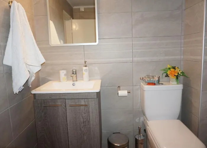 Apartment Kiki'S Seaview House *